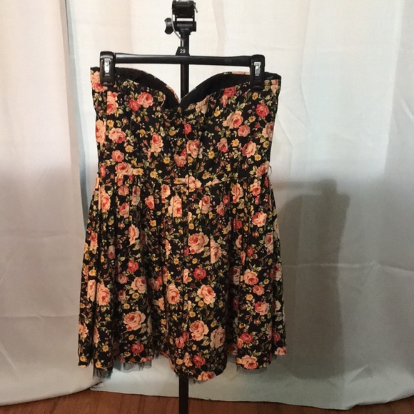 Shanghai Retro dress - Picture 2 of 7